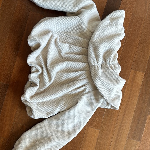 Lu Luvia off white coat with fur - Picture 5 of 6